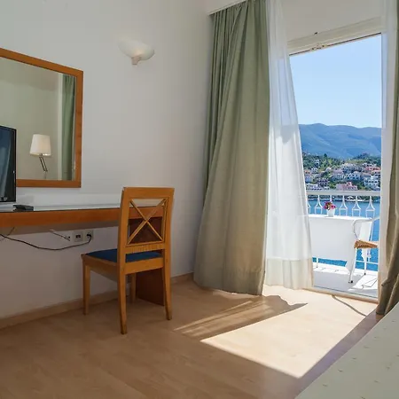 Saron 3* Poros Town